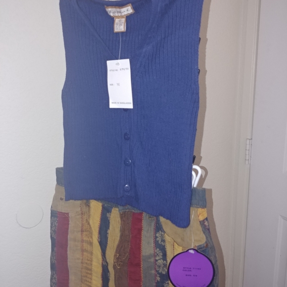 Short Skirt - Picture 3 of 4